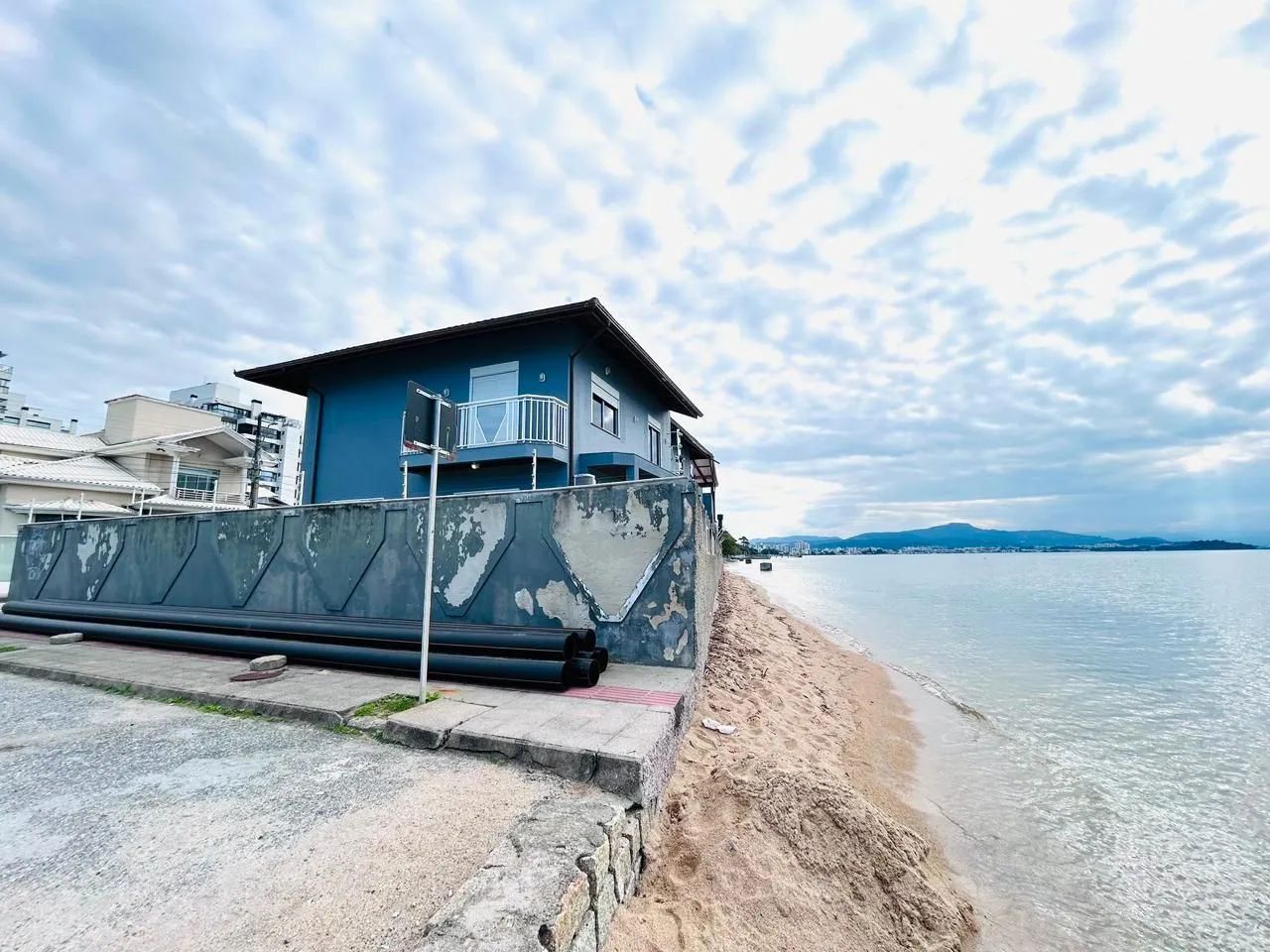 Casa pé na Areia com 3 quartos em Florianópolis.