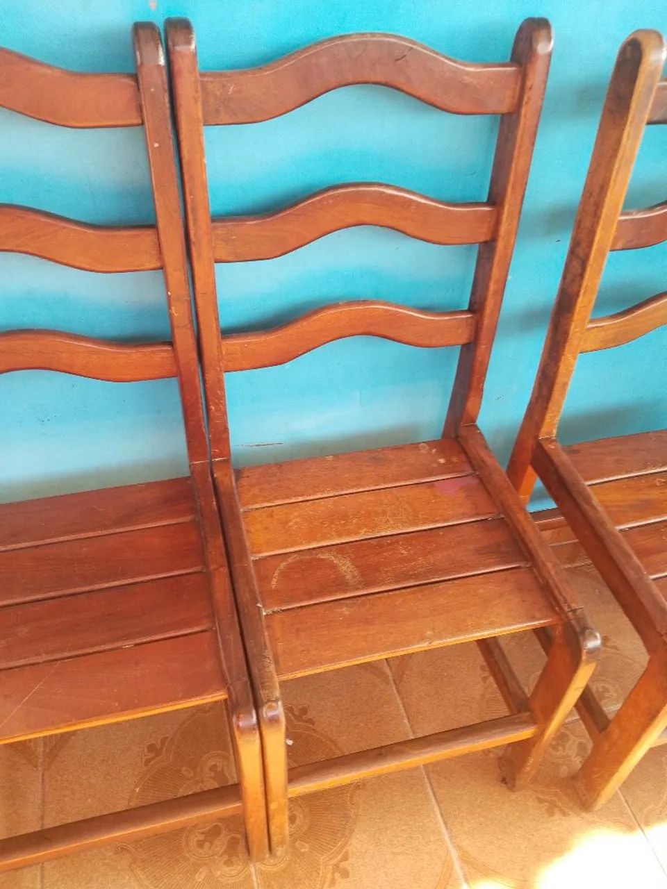 Conjunto de Cadeiras de Madeira