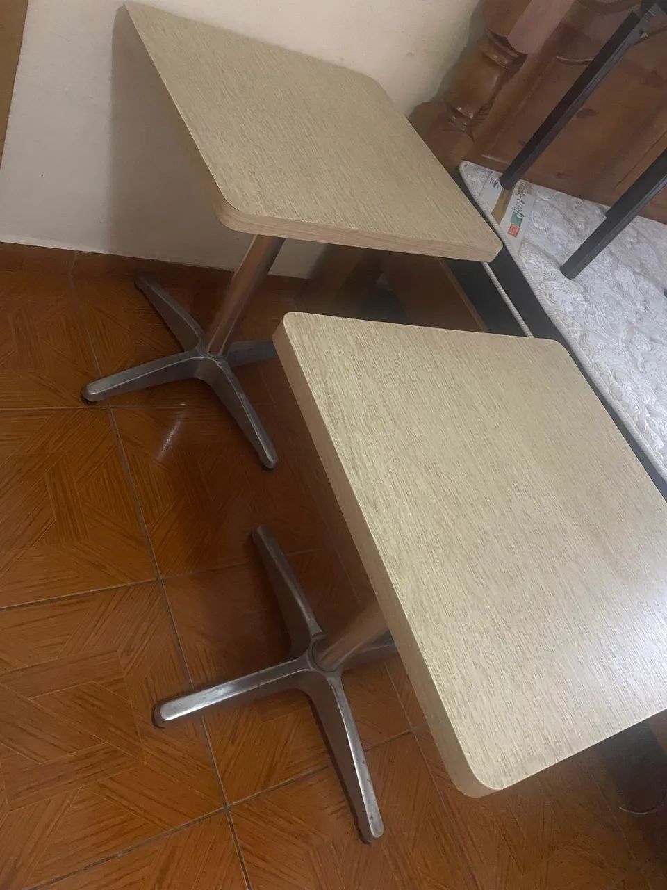 Mesa lanchonete/ Bar e restaurante com base de ferro  - Foto 2
