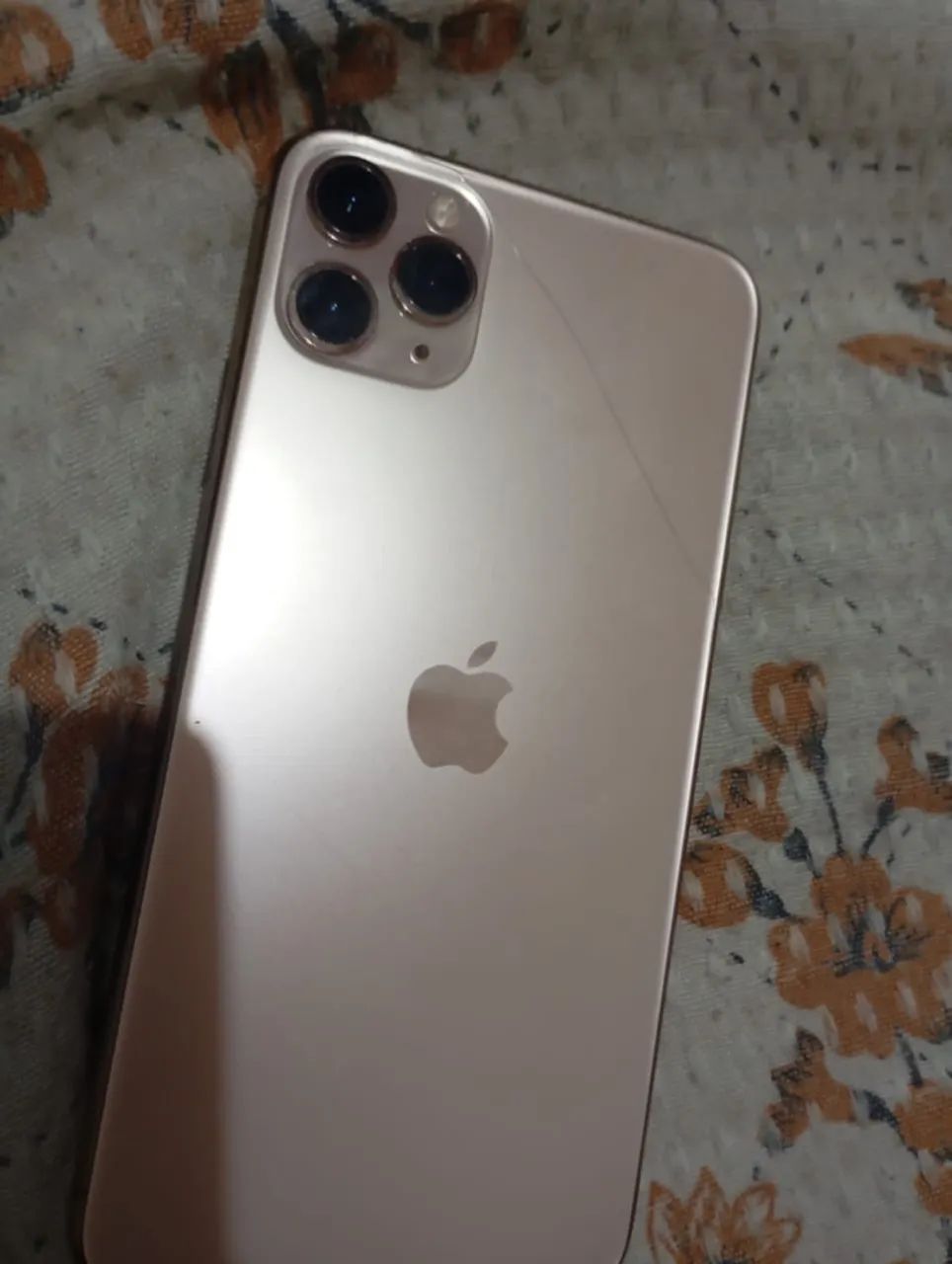 Vendo ou troco iPhone 11 Pro Max  - Foto 3