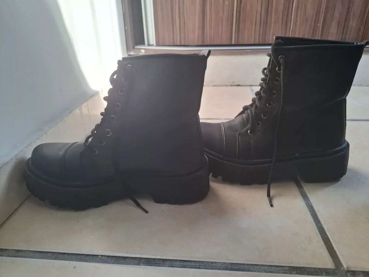 Botas são todos por 450  - Foto 5
