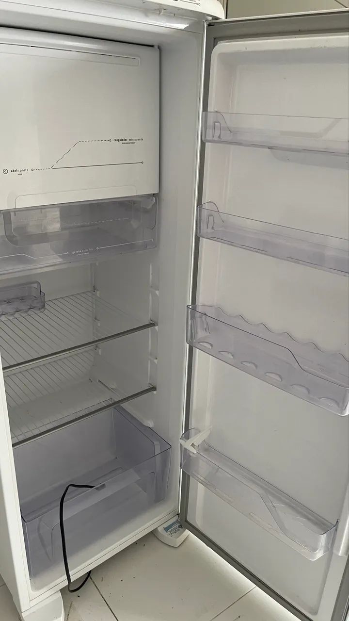 Geladeira Electrolux  RFE39 - 322 Litros -  usada