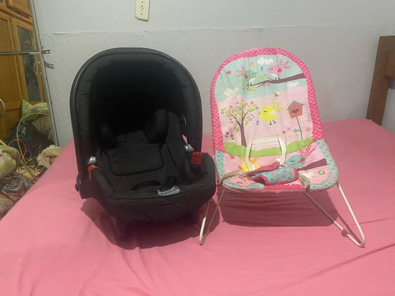 Vendo bebê conforto e cadeirinha 