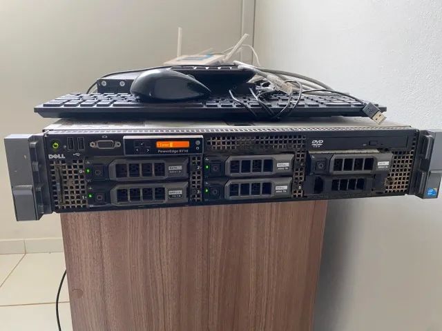 Servidor DELL PowerEdge R710 - 64G Ram -  Com 4 HDs - 1 de 1 TB, 2 de 500G e 1 de 450G