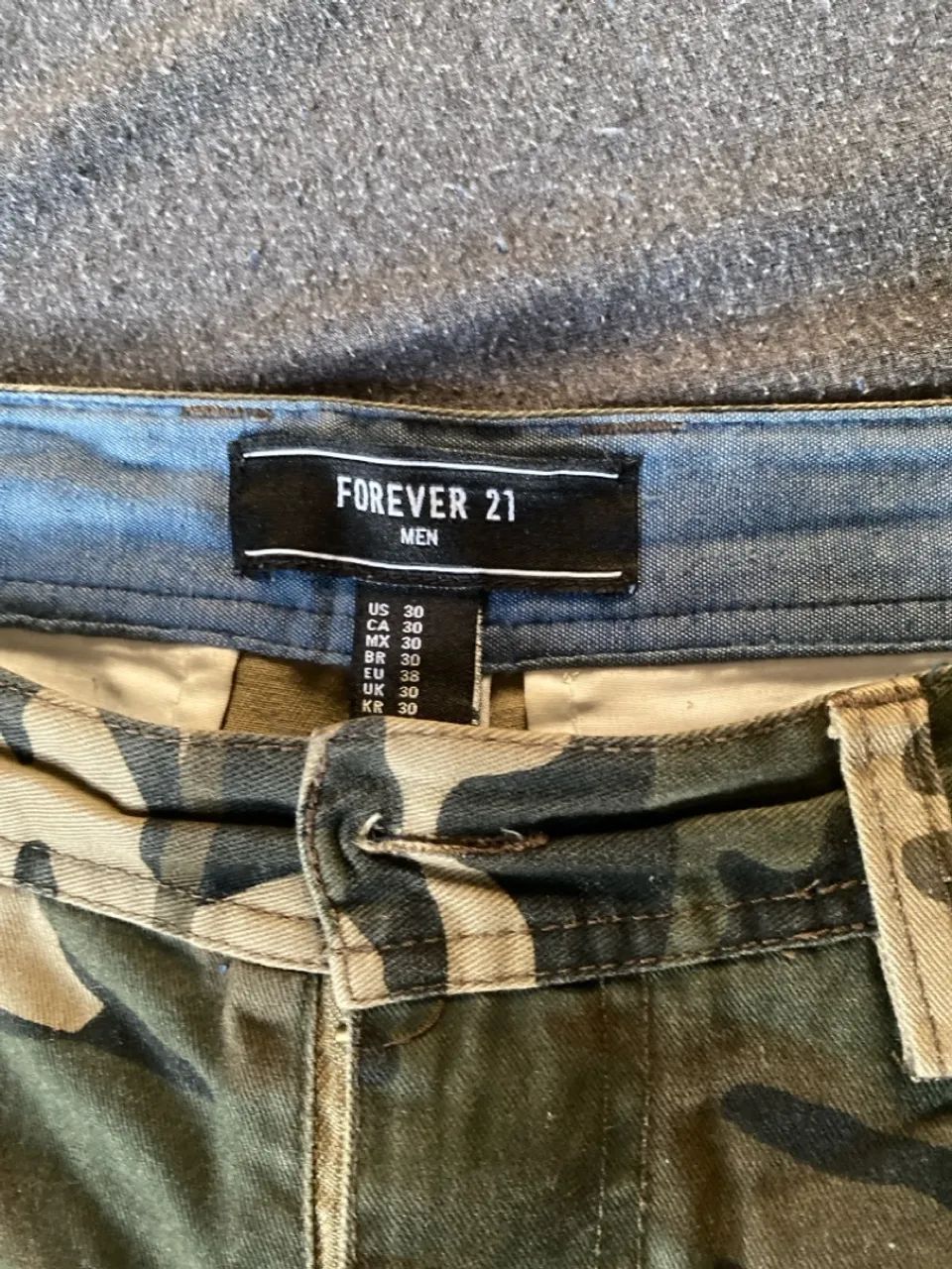 Bermuda camuflada FOREVER 21 Importada. - Foto 2