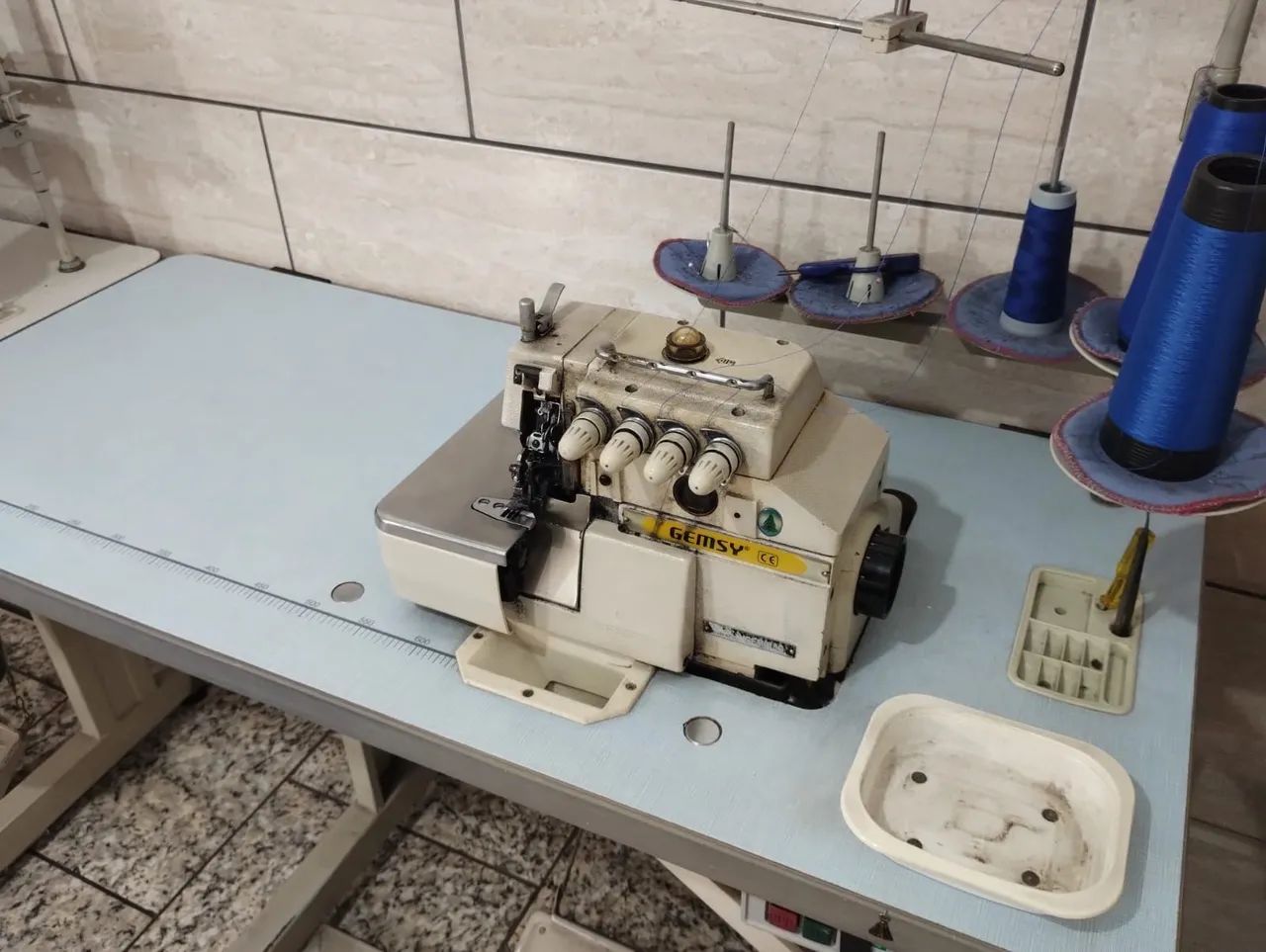 Máquina industrial de costura interloque - Foto 2