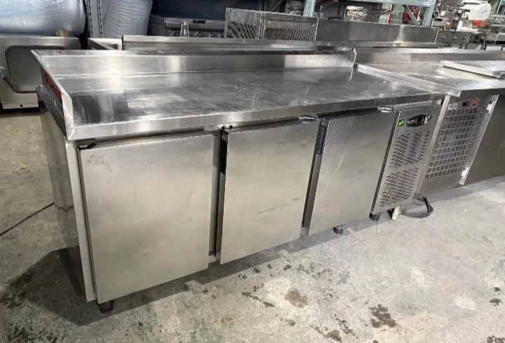 Balcão de encosto  refrigerado Macom 
