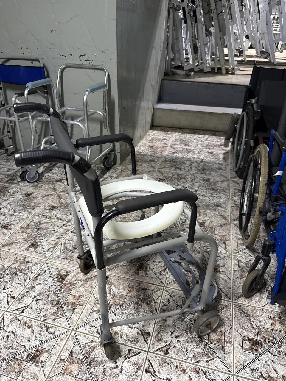Cadeira de banho alumínio  - Foto 4