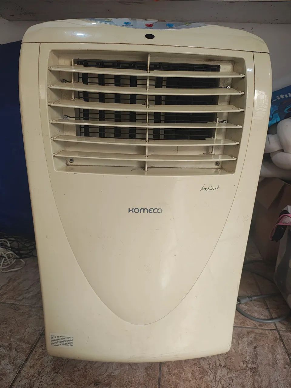Ar condicionado de chão. 