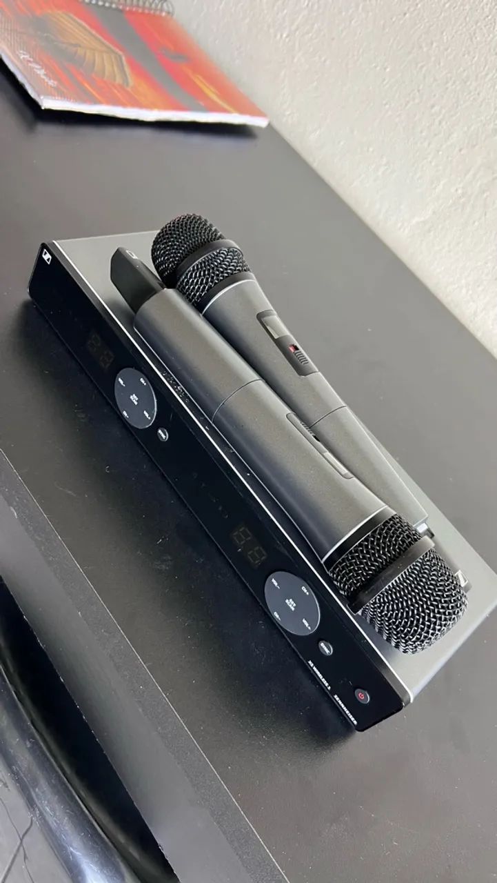 Microfone Sennheiser duplo sem fio XS wireless.