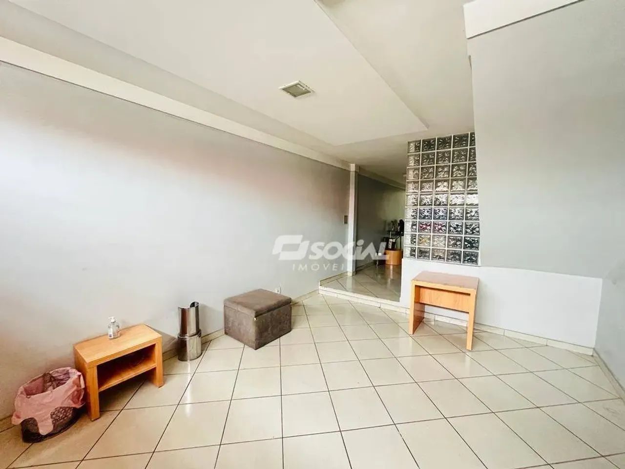 Excelente ponto comercial com ótimo acabamento e espaço interno em localização Super Privi - Foto 2
