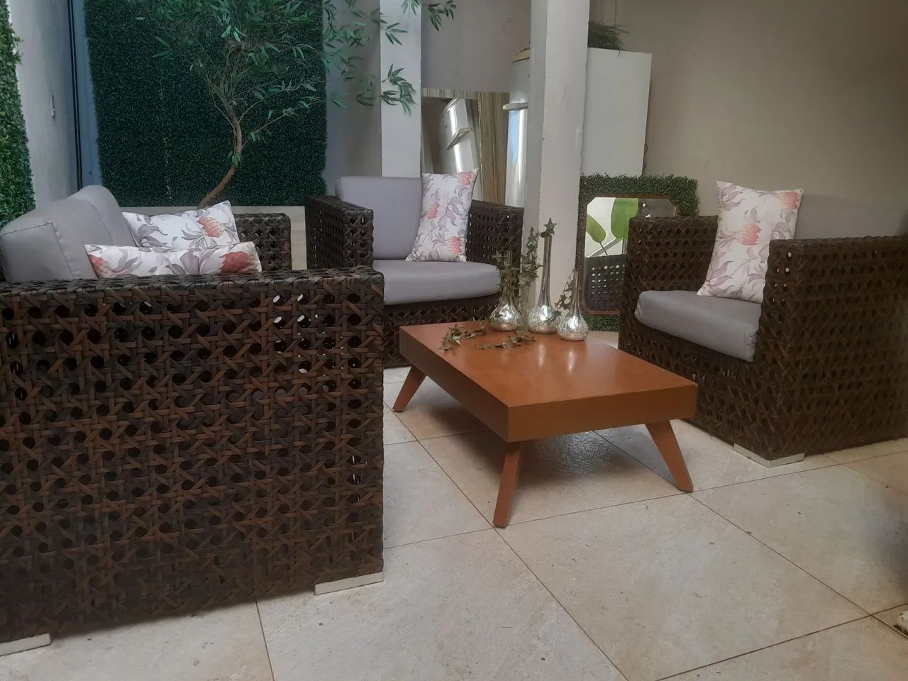 Sofa e 2 Poltronas de Fibra Sintetica e Alumínio (Posso Entregar) - Foto 5