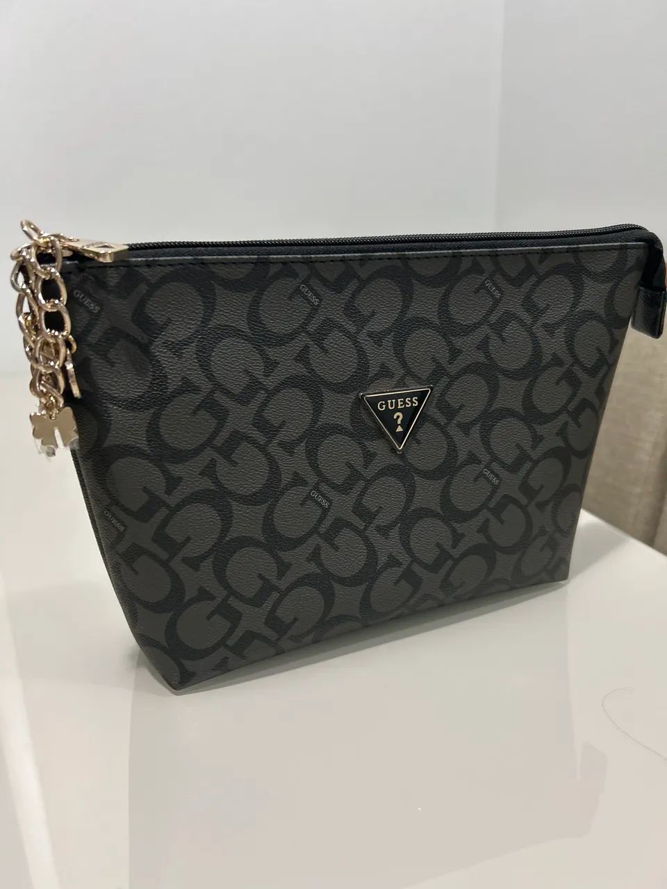 Necessaire ou bolsa de mão Guess