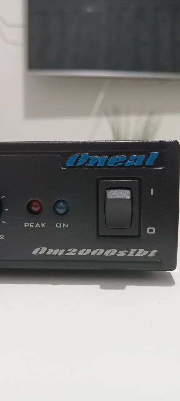 Amplificador Multiuso ONeal 0m2000slbt c entrada microfone, Bluetooth, MP3/WMA e rádio FM.
