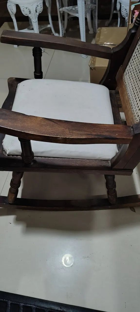 Cadeira de balanço de madeira vintage  - Foto 3