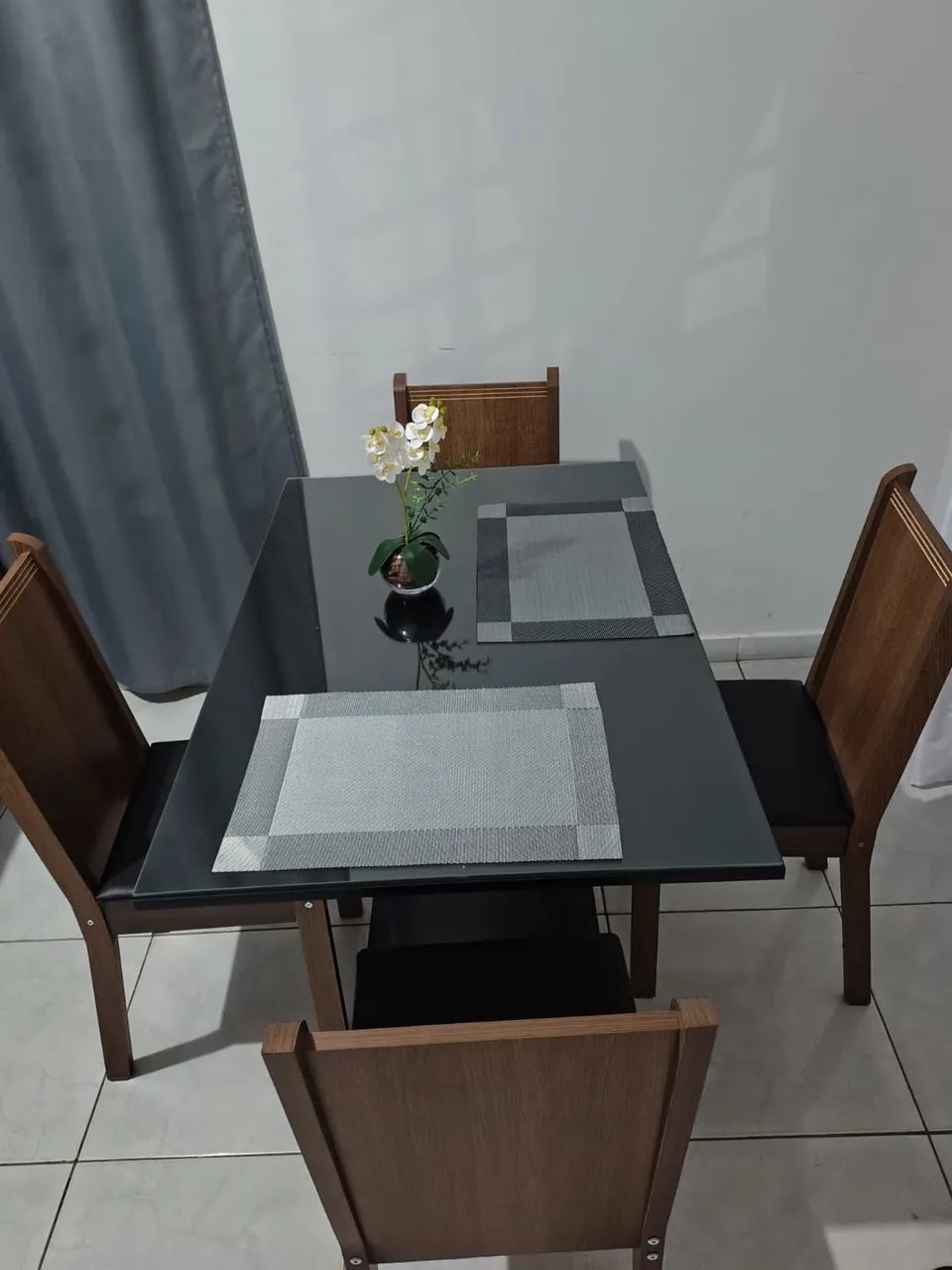 Mesa com cadeiras - Foto 2
