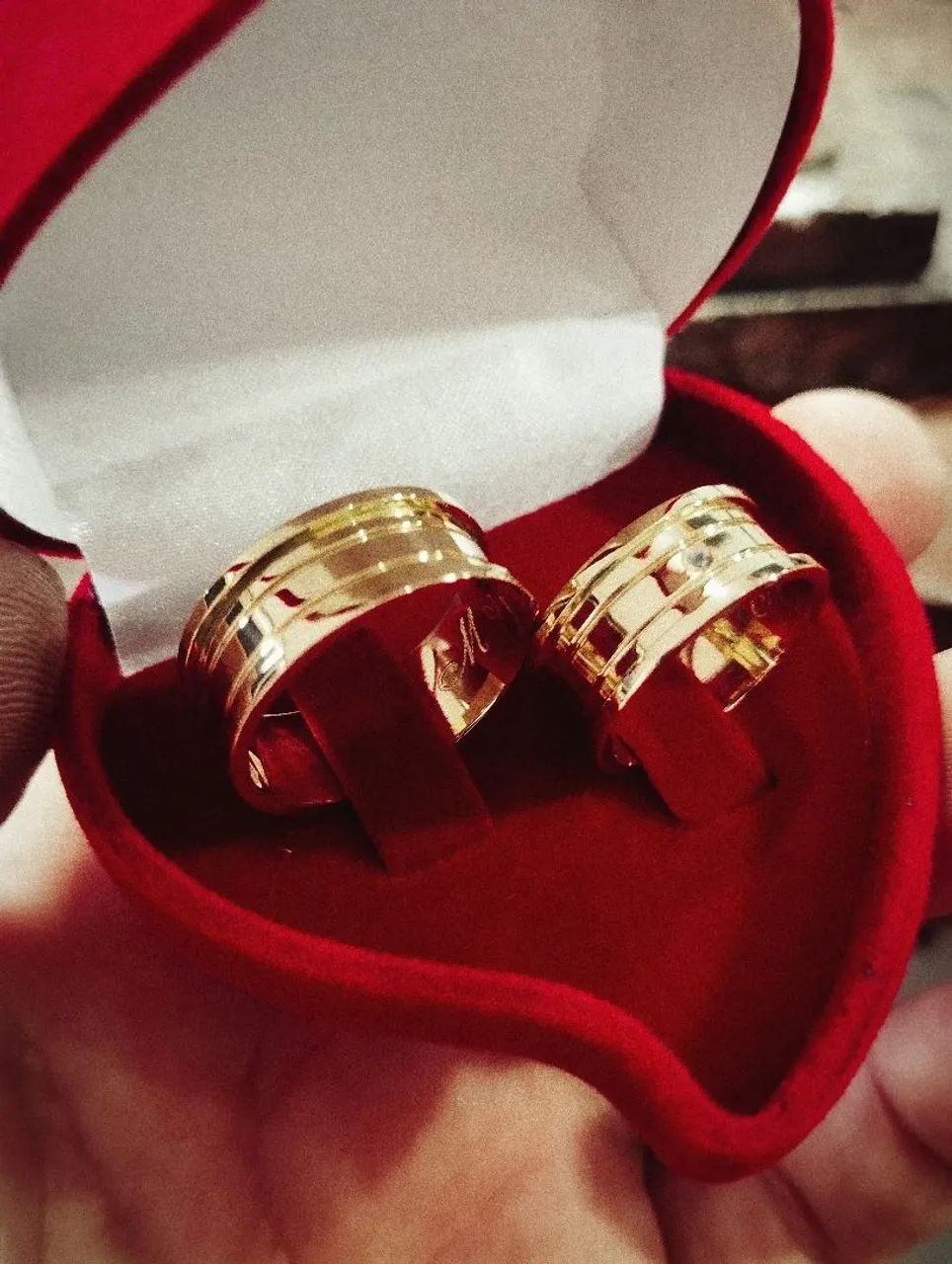 Alianças modelo BVLGARI em ouro 18k - Foto 3