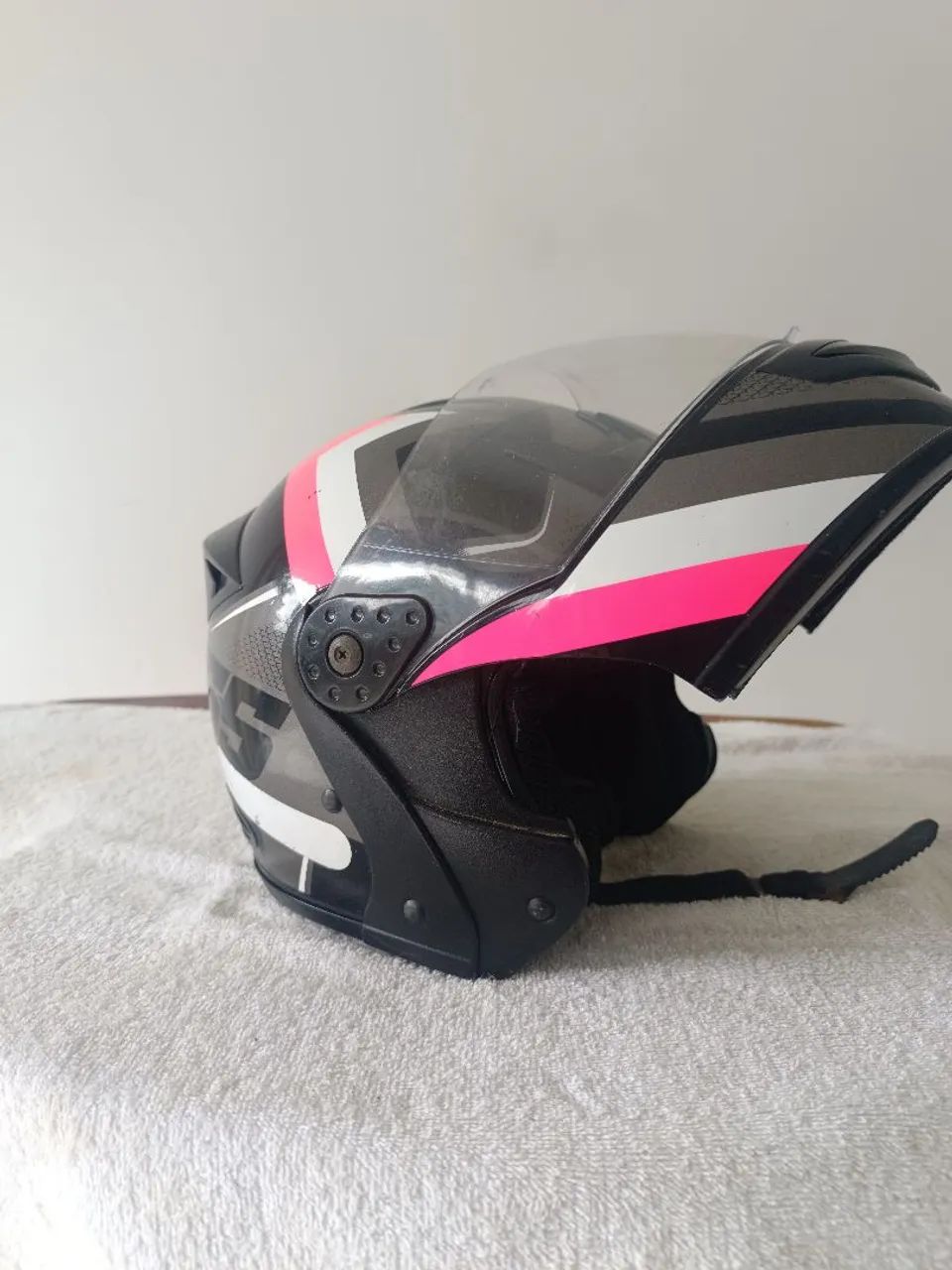 Capacete feminino articulado Robocop  - Foto 4