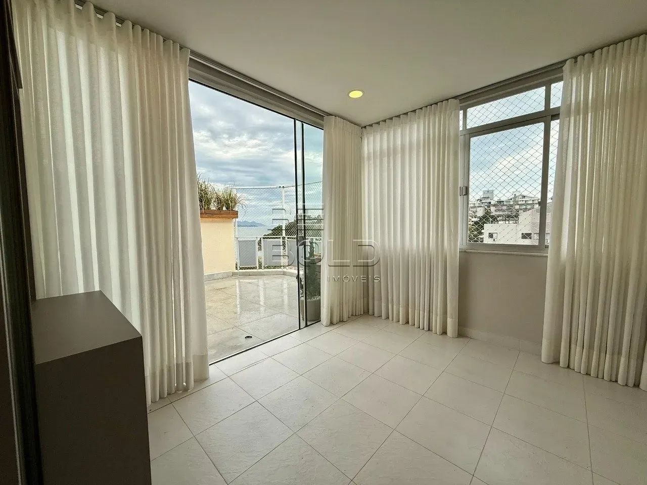 Cobertura com 4 dormitórios em Coqueiros - Foto 5