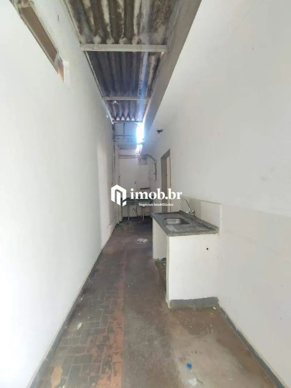 Casa de Fundo no Bairro Estados Unidos com 2 Quartos - Foto 5