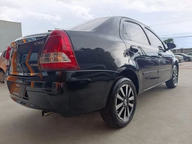 Toyota Etios Platinum Sed. 1.5 Flex 16V 4P Mec. 2015 - Foto 8