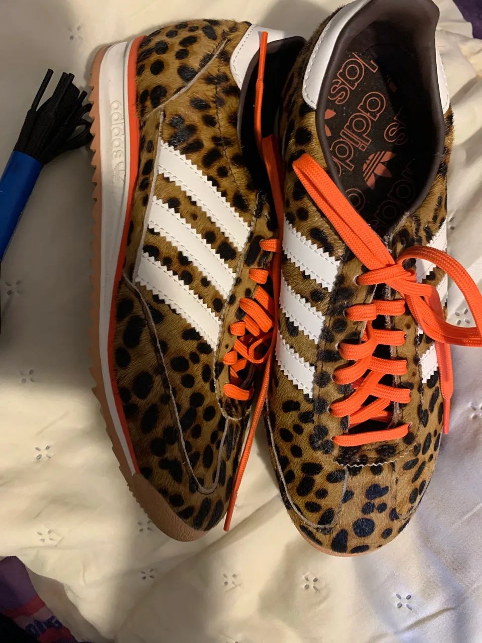 Tênis Adidas Leopard Print - Foto 2