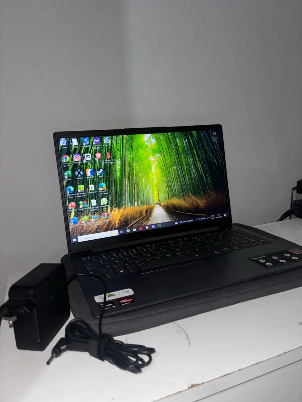 Lenovo IdeaPad 3 Ryzen 5 - 12GB RAM 