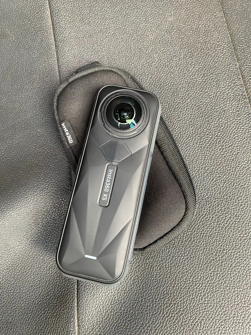 Câmera insta360 X5