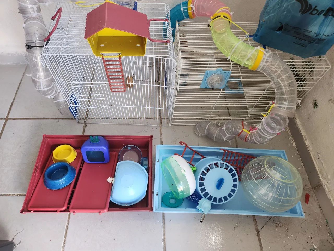 Gaiolas com acessórios para hamsters