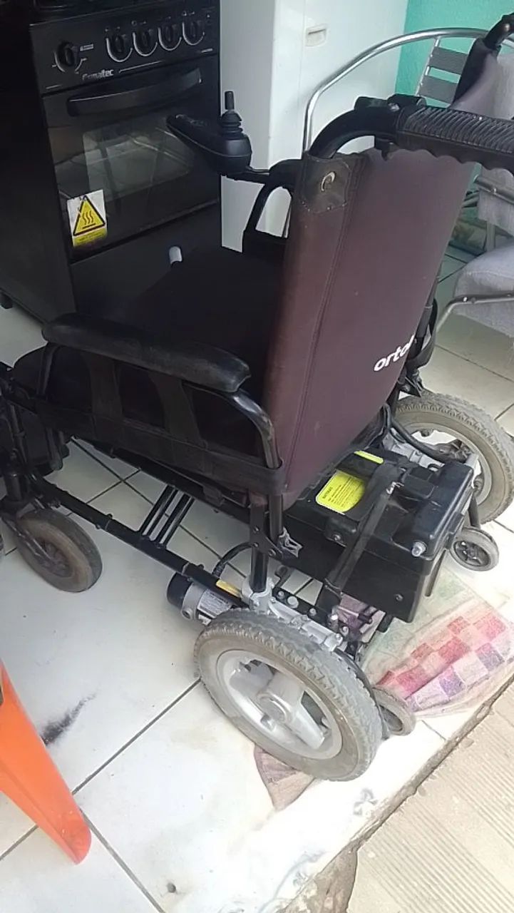 Vende-se 1 cadeira de roda elétrica  - Foto 3
