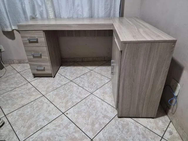 Mesa escrivaninha em L para computador