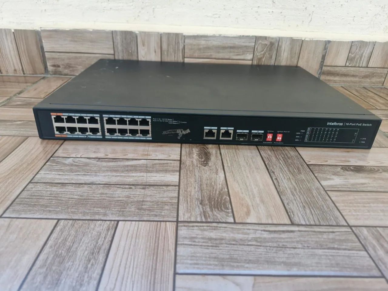Switch Intelbras SF 1822 Hi-PoE 16 portas<br><br>portas - Foto 2