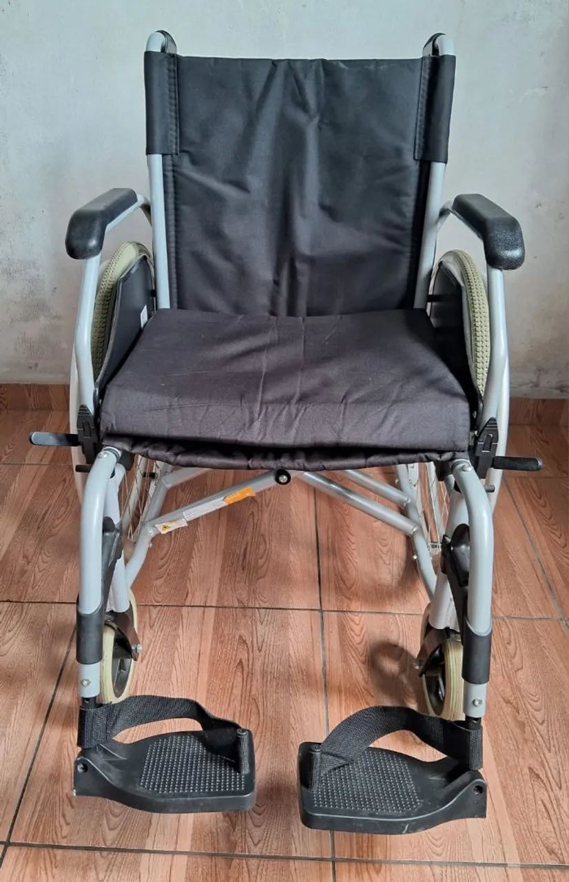 Cadeira de Rodas DellaMed D600 Estrutura em liga de alumínio, Dobrável até 120 Kg .  - Foto 2