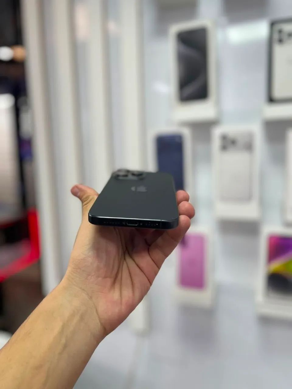 iPhone 15 Pro Max - 256GB<br>?4.299,00 - Foto 4