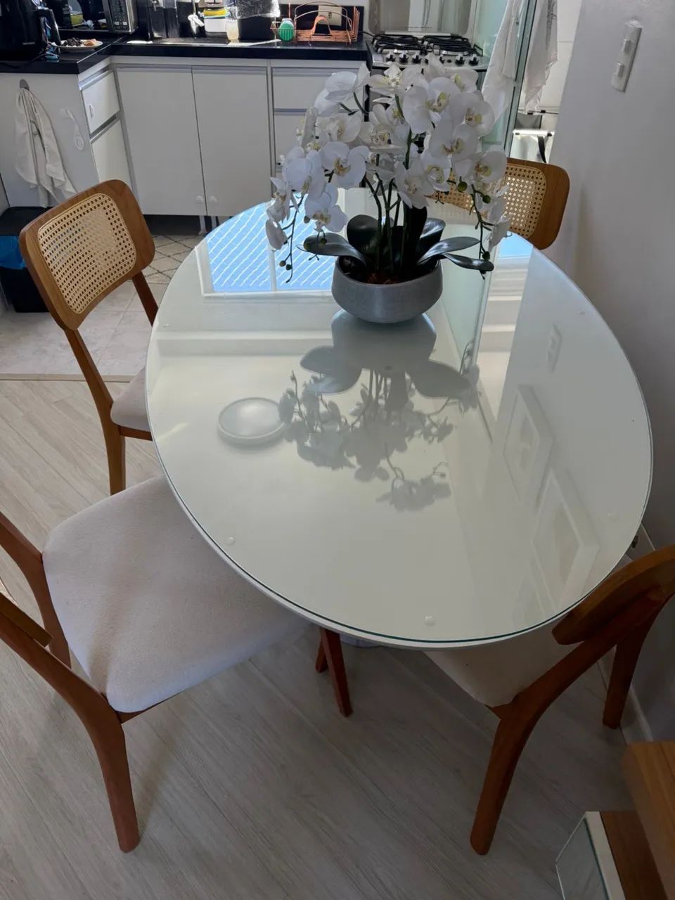 Mesa de laka branca com tampo de vidro - Foto 3