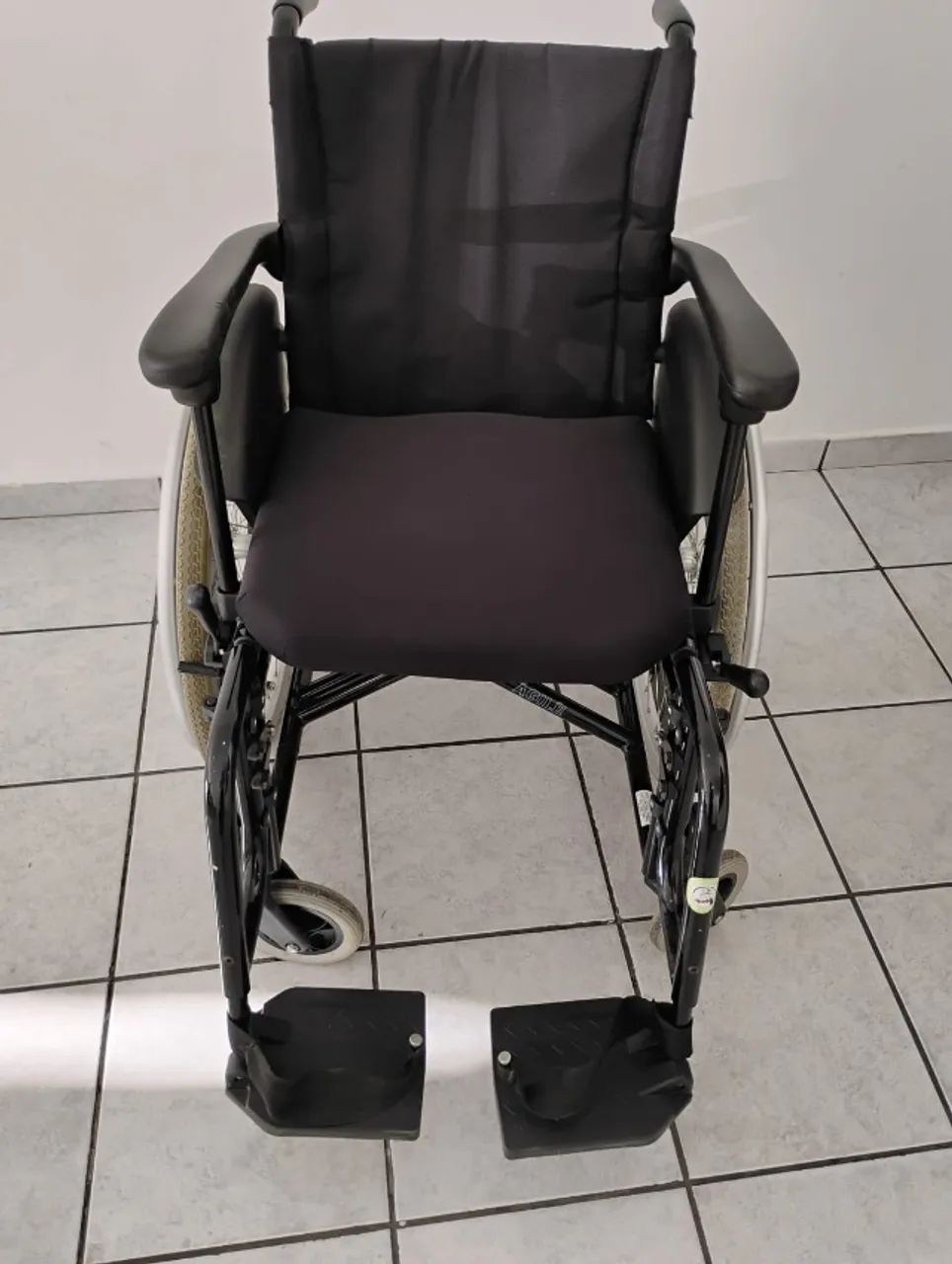Cadeira de Rodas Jaguaribe Agile 