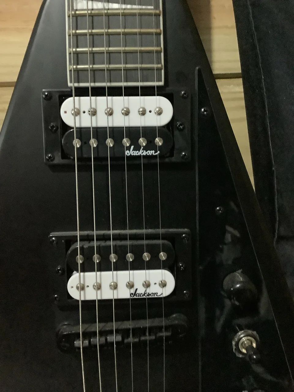 Guitarra Jackson Flying V - Foto 3