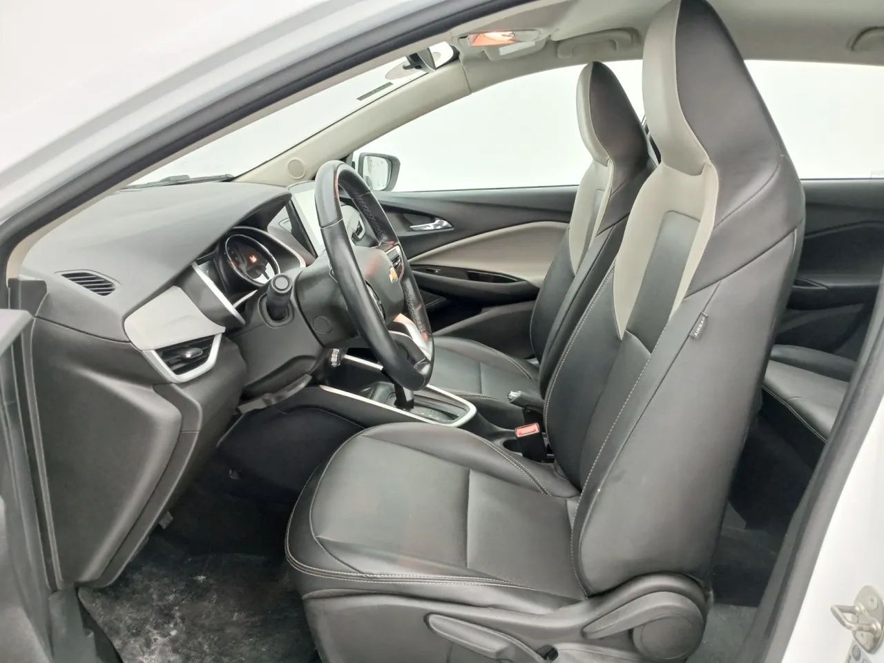 Chevrolet Onix Hatch Premier 1.0 12V TB Flex Aut. 4P, foto 16 de 18