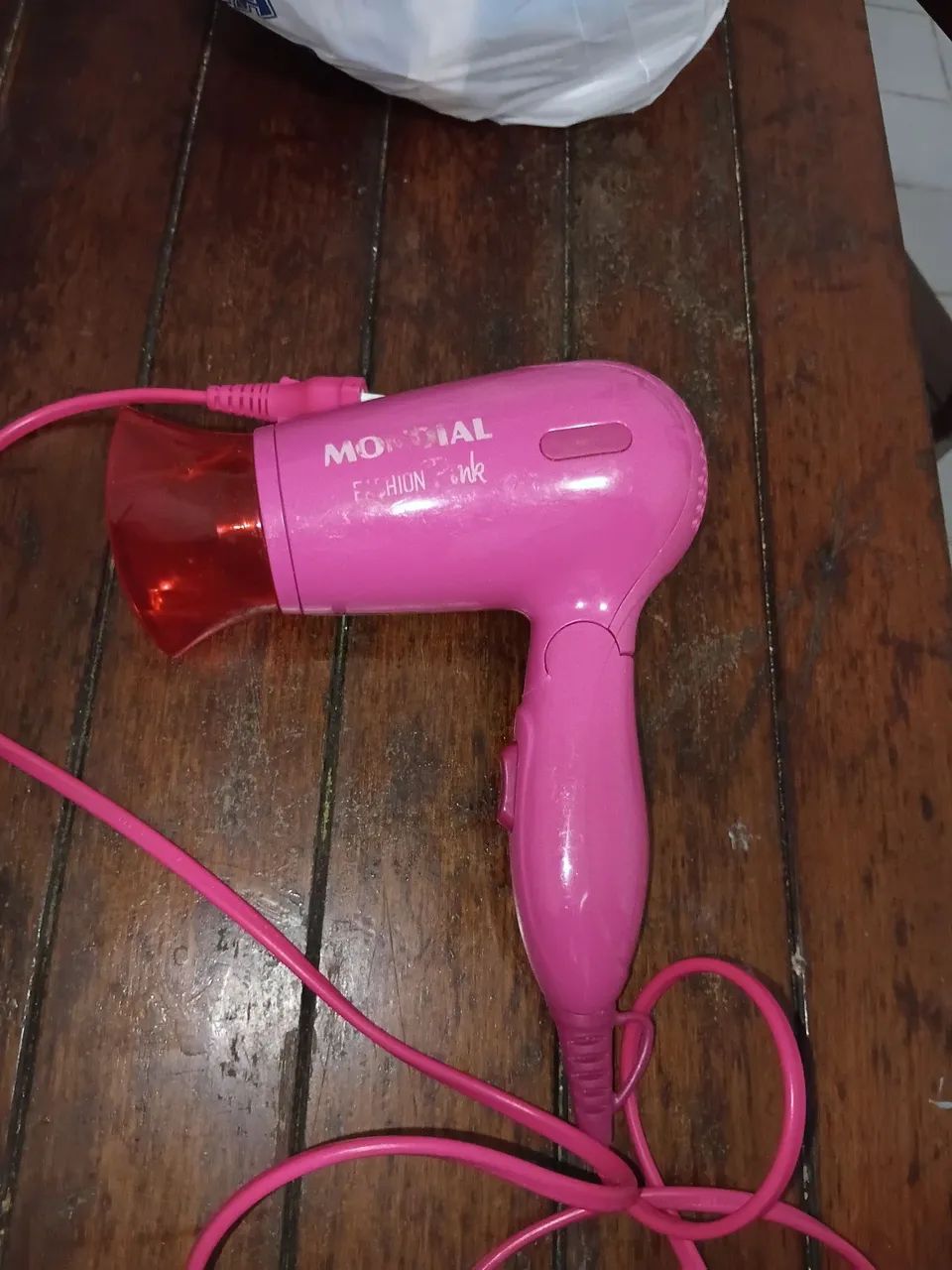 Secador de cabelo rosa funcionando bem 