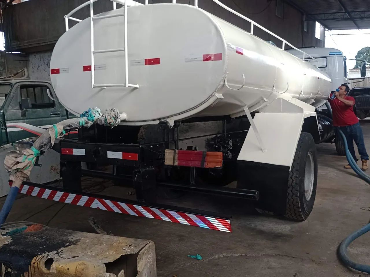Vende-se carrada de água 9000 L - Foto 2