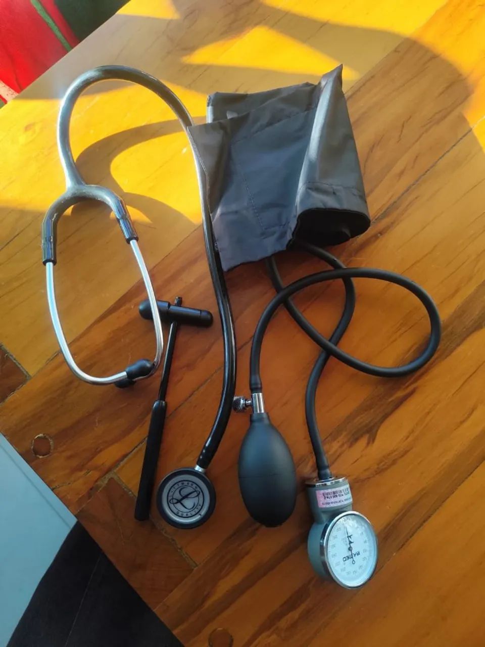Kit Médico Académico - Estetoscópio Littmann + Aparelho de Pressão P.A. Med + Martelo