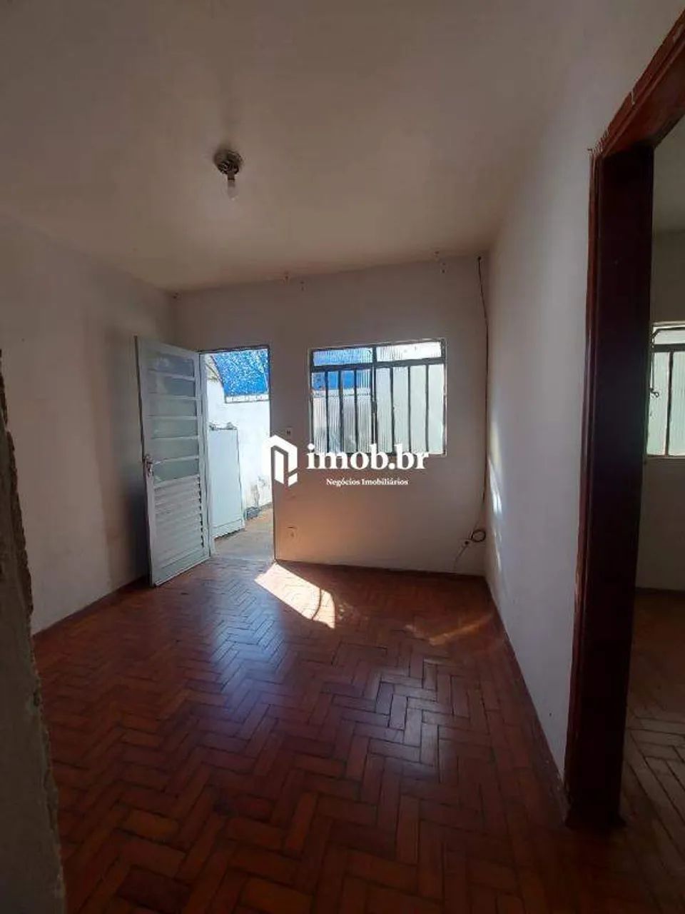 Casa de Fundo no Bairro Estados Unidos com 2 Quartos - Foto 2