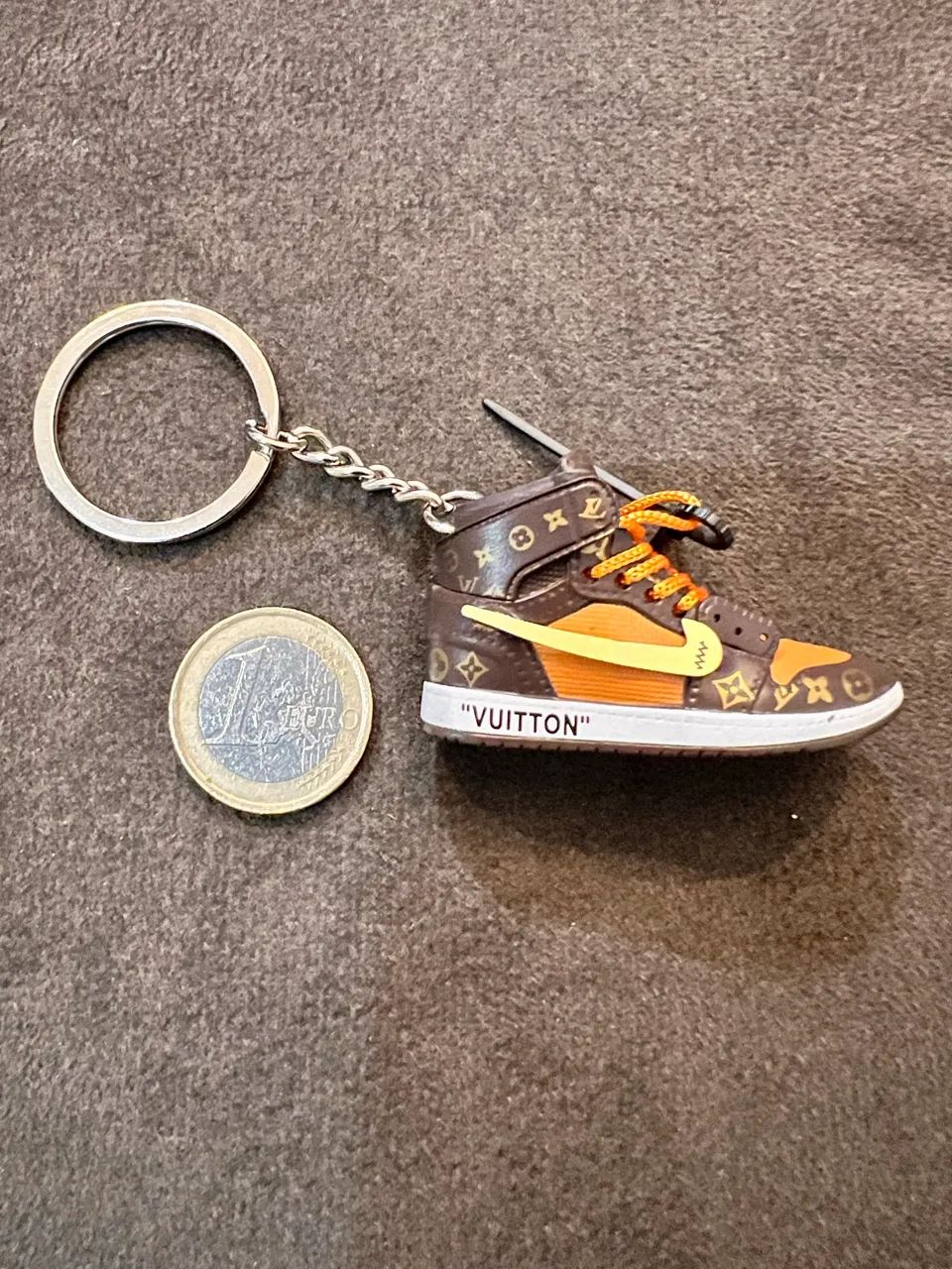  Chaveiro Louis Vuitton e Nike 