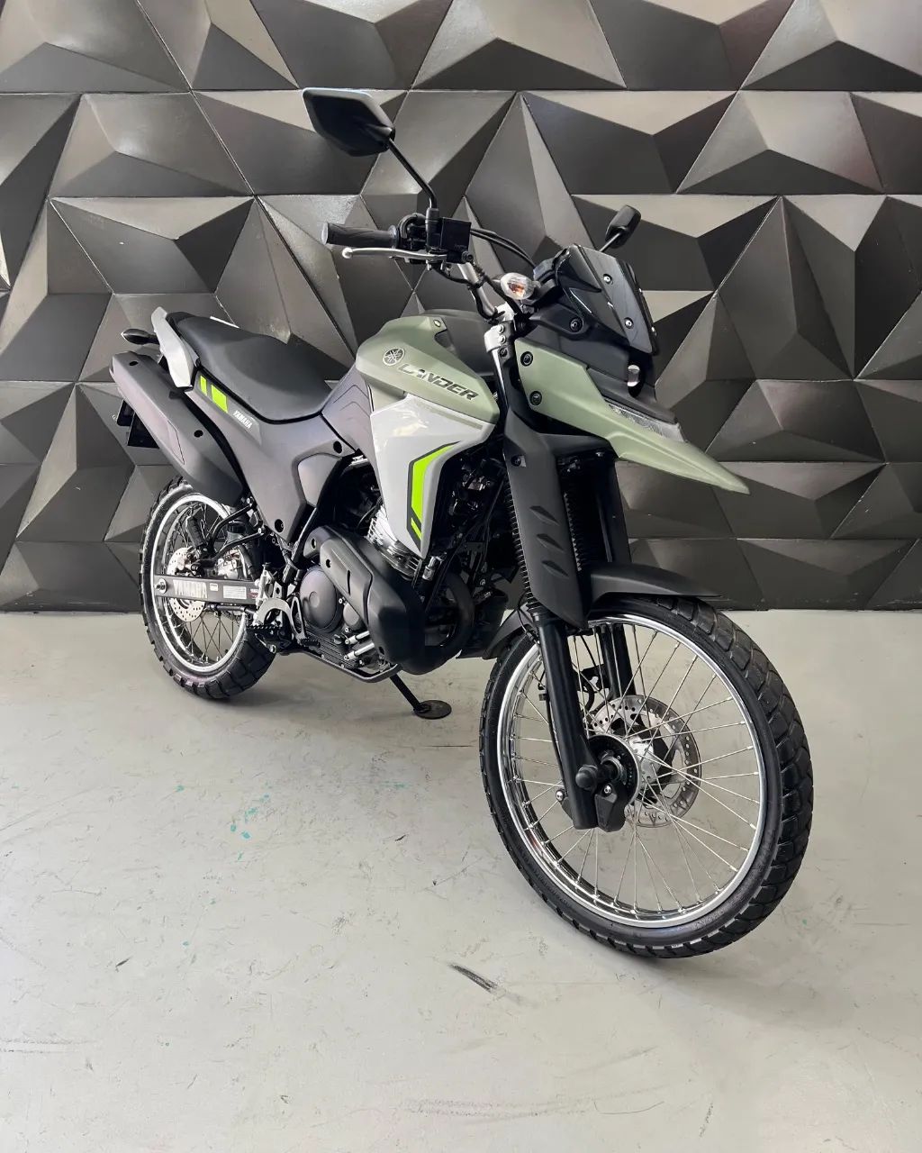 XTZ 250 LANDER CONNECTED