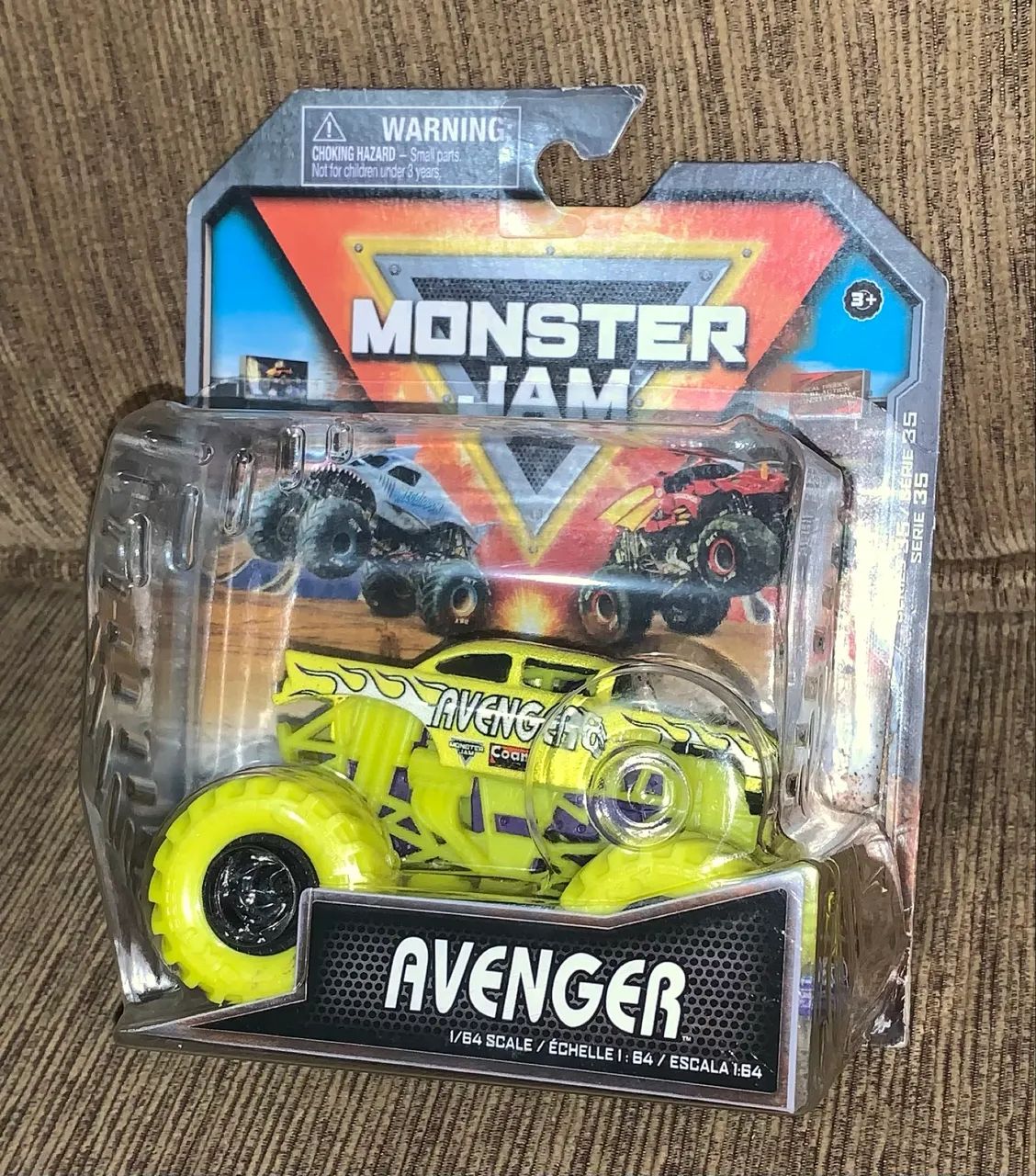 Miniatura Monster Truck Linha Monster Jam Avenger lacrado Spin Master 
