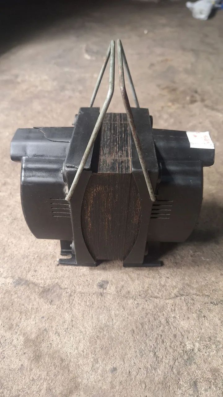 Dual-Voltage Transformer 110/220V 1500VA Voltage Converter