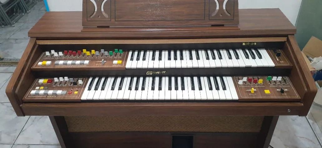 ÓRGÃO ELETRÔNICO GAMBITT BX 30 