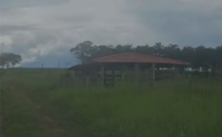sitio com represa e quiosque reg de Jales