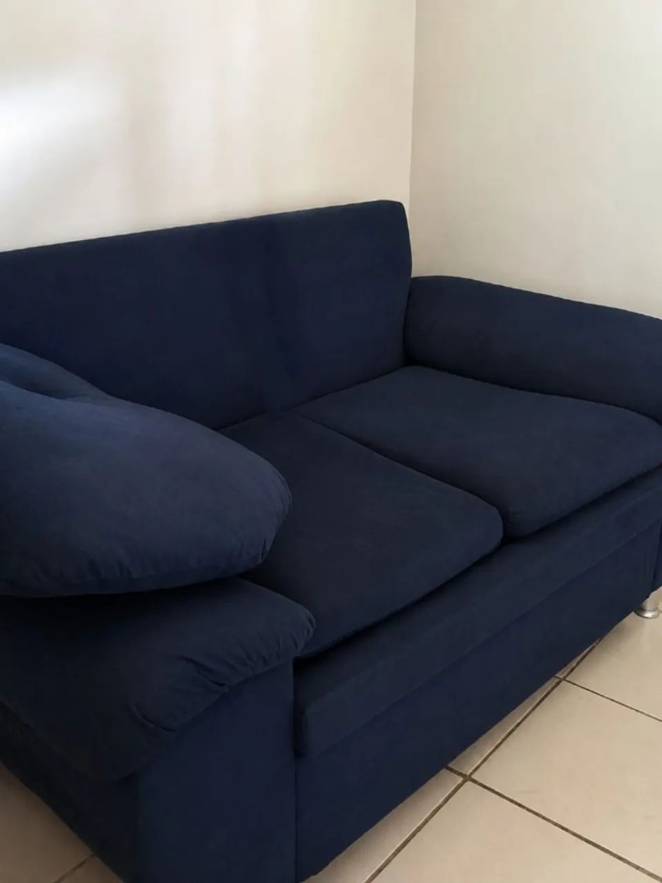 Sofá 2 lugares espaçoso 
