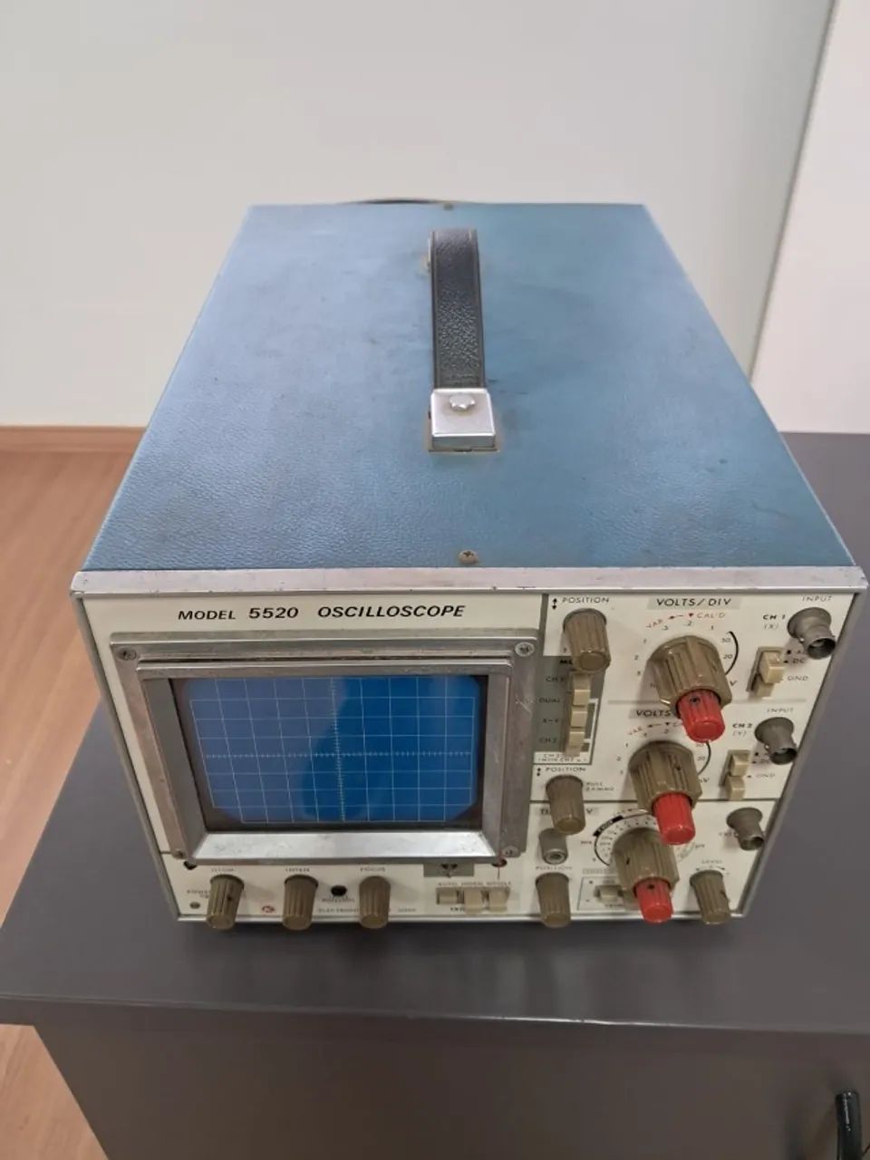 Osciloscópio analógico Kikusui modelo 5520
